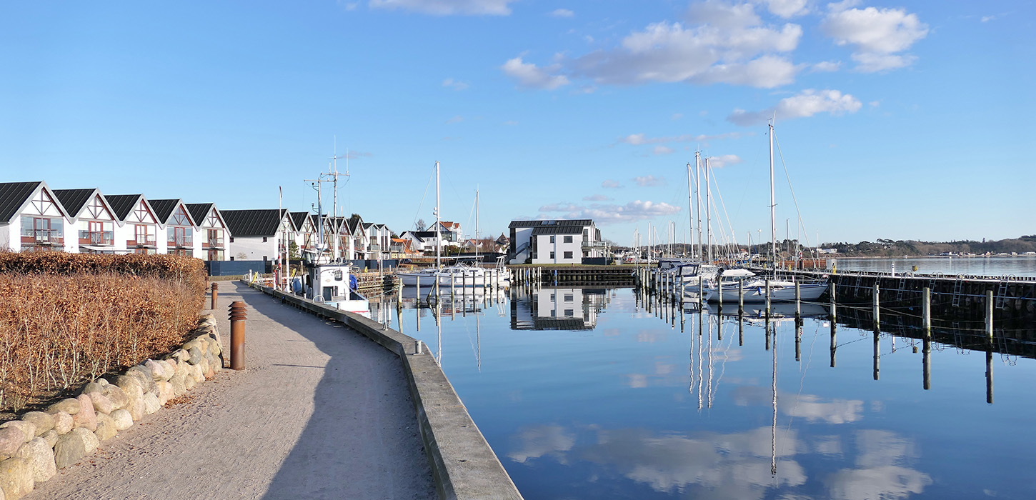 Strib Bådhavn i Middelfart er første stop kommer man nordfra.