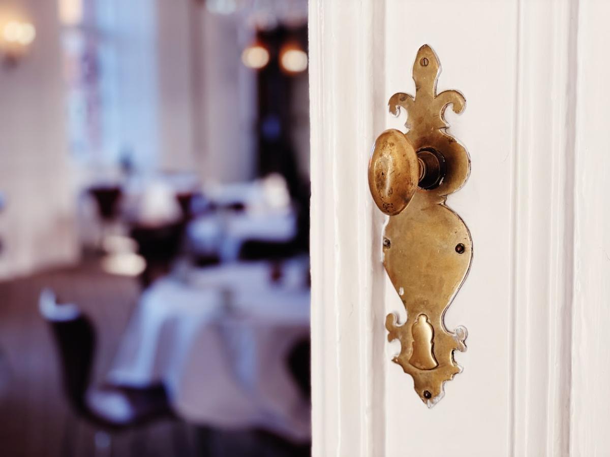 Smuk gammel dør på Hindsgavl i Middelfart