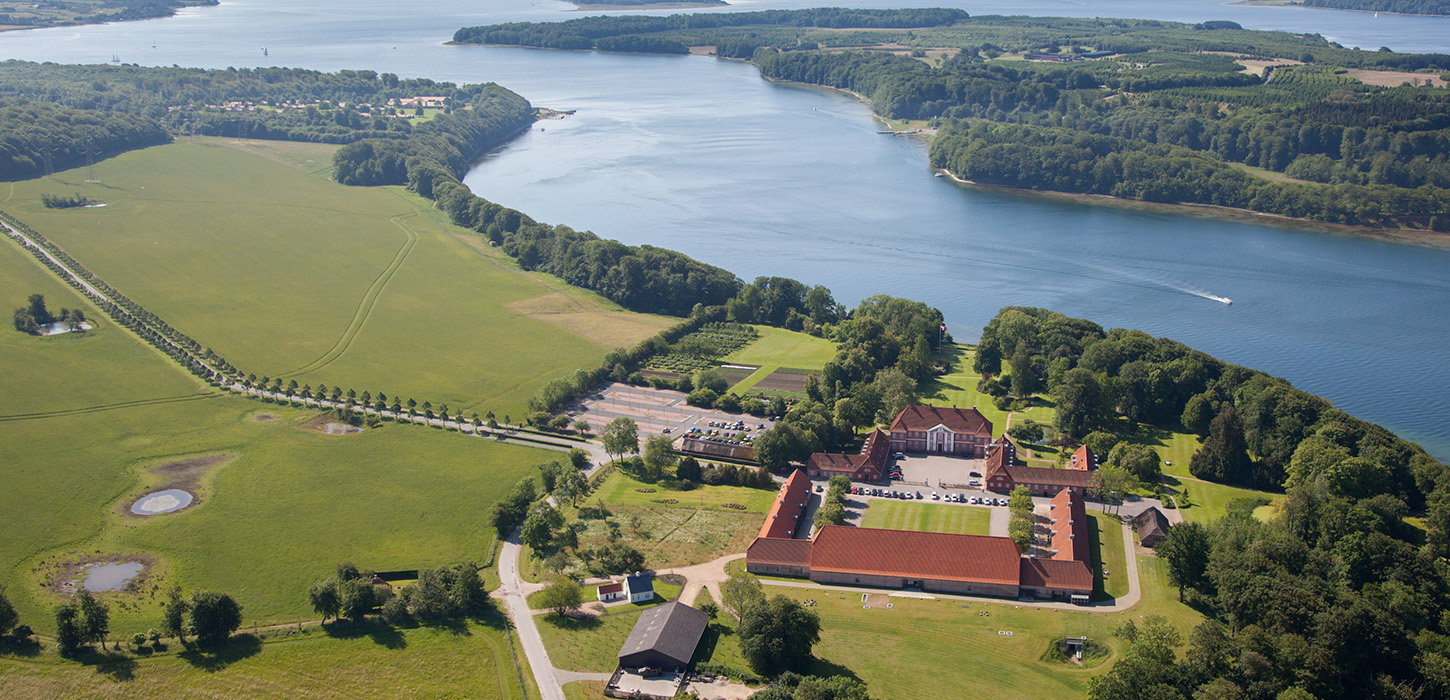 Luftfoto af Hindsgavl Slot i Middelfart