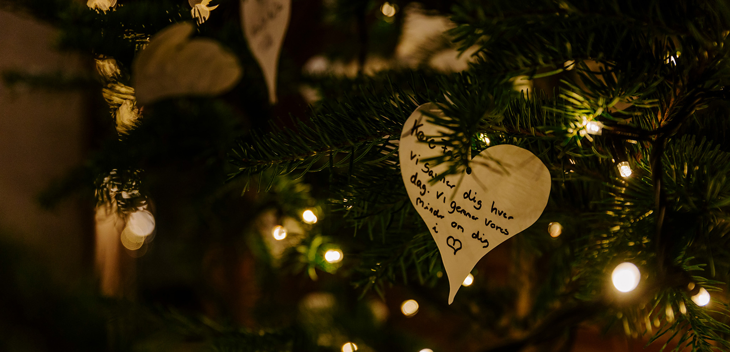 I Hjerterum kan du sætte et hjerte på træet på en du savner