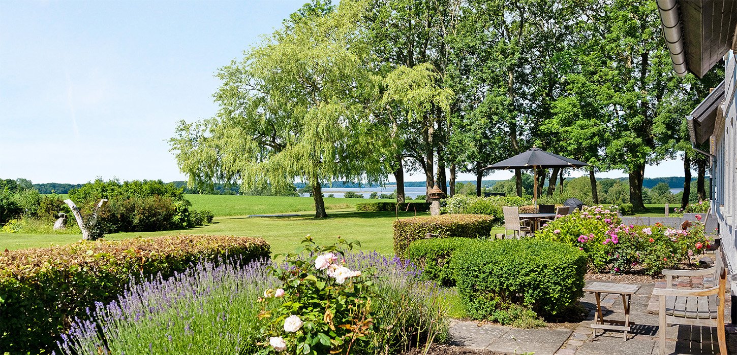 Kathrinelyst B&B - haven ned mod Gamborg Fjord