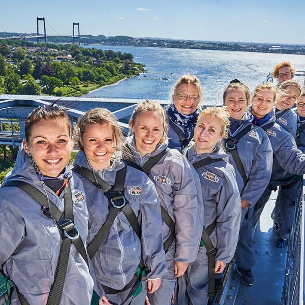 Dameholdet på Bridgewalking tur - Middelfart