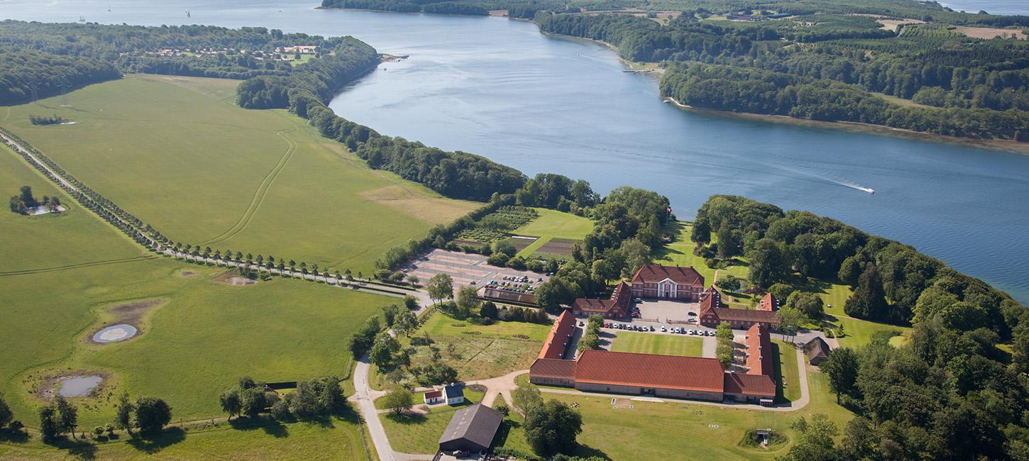 Luftfoto af Hindsgavl Slot i Middelfart