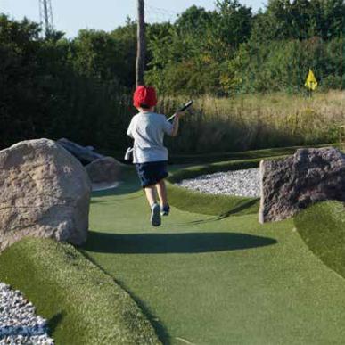 Prøv Adventure-MiniGolf på de flotte baner i Middelfart