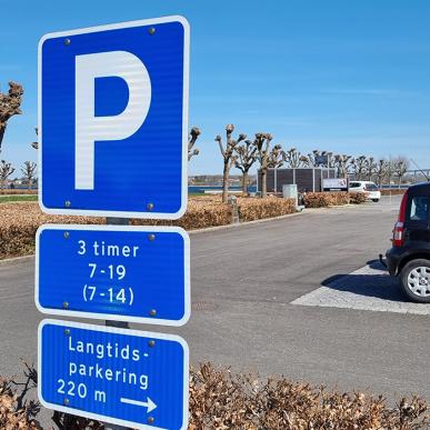 Parkeing ved Havnegade med udsigt til Lillebælt