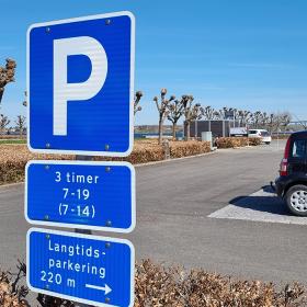 Parkeing ved Havnegade med udsigt til Lillebælt