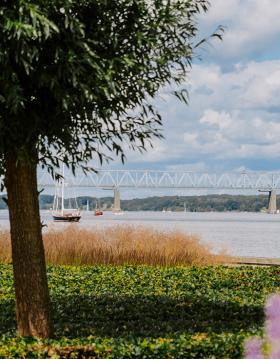 Middelfart havnefront med kig til Den Gamle Lillebæltsbro